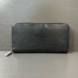 SOLD!❌ Louis Vuitton Epi Leather Black Wallet